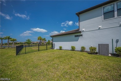 This impressive 5 bedroom/4 bath home was built on an oversized - photo 3