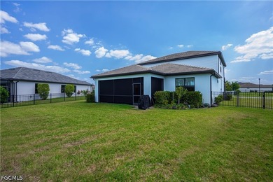 This impressive 5 bedroom/4 bath home was built on an oversized - photo 4