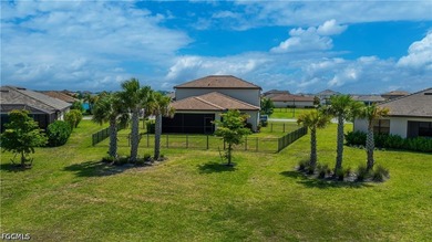This impressive 5 bedroom/4 bath home was built on an oversized - photo 5