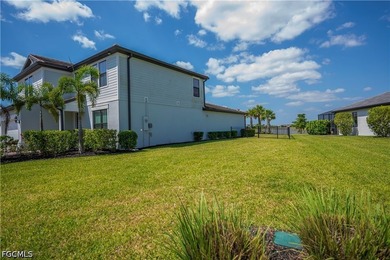 This impressive 5 bedroom/4 bath home was built on an oversized - photo 6