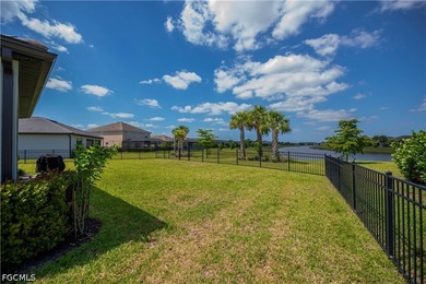 This impressive 5 bedroom/4 bath home was built on an oversized - photo 7