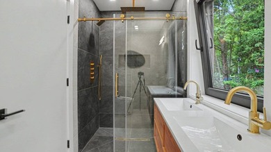 Breathtaking Moderne meets transitional style in this unique - photo 17