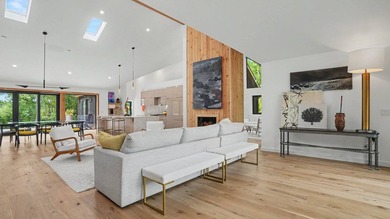 Breathtaking Moderne meets transitional style in this unique - photo 33