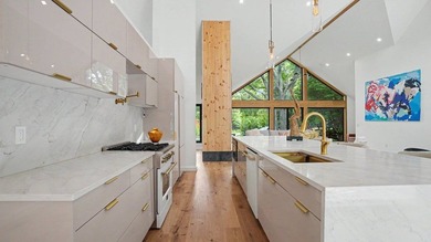 Breathtaking Moderne meets transitional style in this unique - photo 36