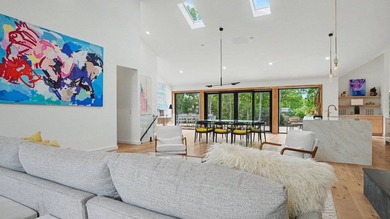 Breathtaking Moderne meets transitional style in this unique - photo 40