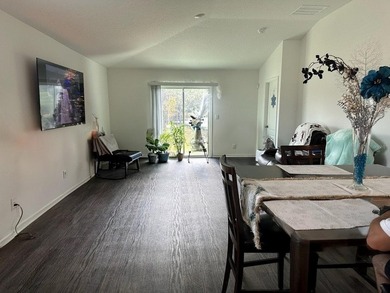 Beautiful 4-bed, 2-bath, Open Floor plan home in the gated - photo 4