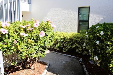 Convenient, 1st-Floor condo in desirable community with lush - photo 4