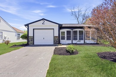 Welcome to the good life in sought-after Leisure Knoll! This - photo 2