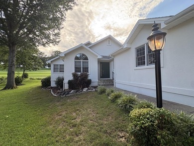 Come & view this prime two bedroom two bathroom home on the 9th - photo 2