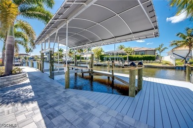 This stunning contemporary waterfront residence in Cape Coral - photo 3