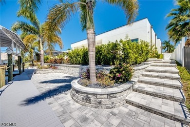 This stunning contemporary waterfront residence in Cape Coral - photo 4