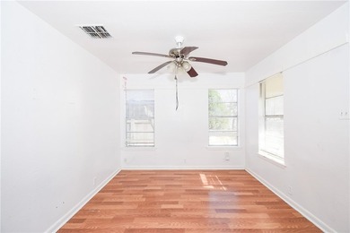 Large Lot + Prime Location + Investment Potential! Centrally - photo 11
