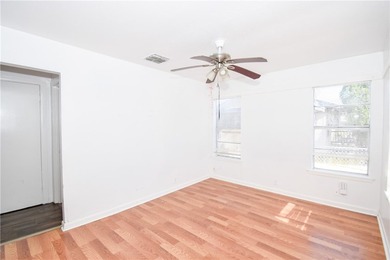 Large Lot + Prime Location + Investment Potential! Centrally - photo 12