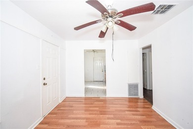 Large Lot + Prime Location + Investment Potential! Centrally - photo 14