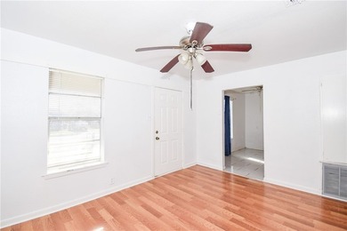 Large Lot + Prime Location + Investment Potential! Centrally - photo 15