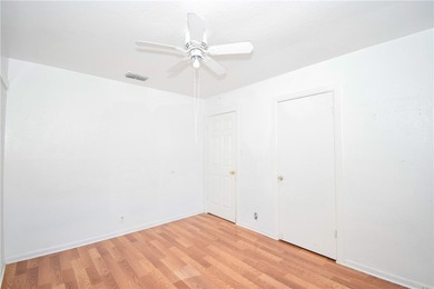 Large Lot + Prime Location + Investment Potential! Centrally - photo 16