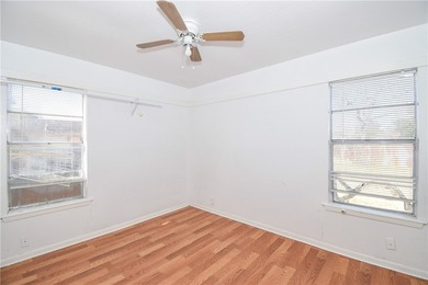 Large Lot + Prime Location + Investment Potential! Centrally - photo 22