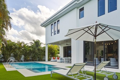 Located just two blocks from Boca's coveted South Beach, this - photo 27