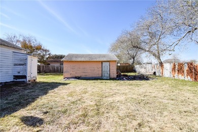 Large Lot + Prime Location + Investment Potential! Centrally - photo 28