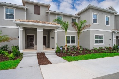 Lake Townhome/Townhouse For Sale in Kissimmee, Florida