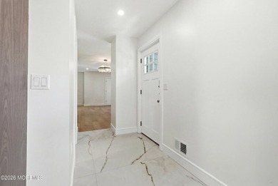 Welcome to this beautifully renovated and spacious resort style - photo 4