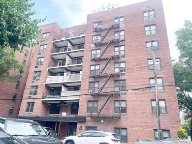 Welcome to this bright and spacious A-line 2-bedroom, 1-bath - photo 2