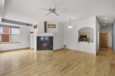 Priced $25,000 below the 2025 appraised value! Stylish 1 BR - photo 2