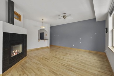 Priced $25,000 below the 2025 appraised value! Stylish 1 BR - photo 3