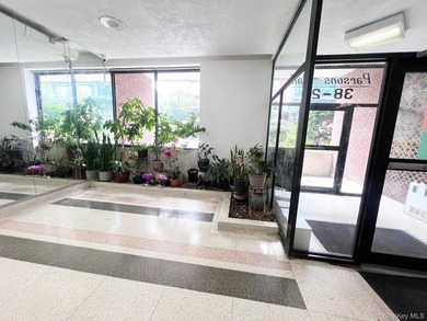 Welcome to this bright and spacious A-line 2-bedroom, 1-bath - photo 4