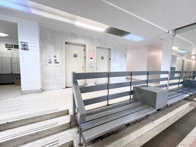Welcome to this bright and spacious A-line 2-bedroom, 1-bath - photo 6