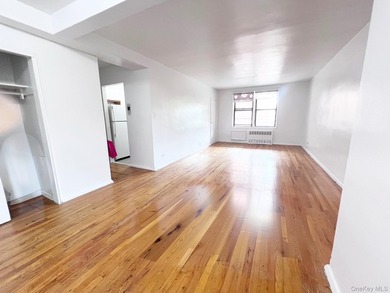 Welcome to this bright and spacious A-line 2-bedroom, 1-bath - photo 9