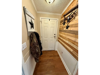 Rest and relax in this beautifully maintained 3-bedroom, 2-bath - photo 4