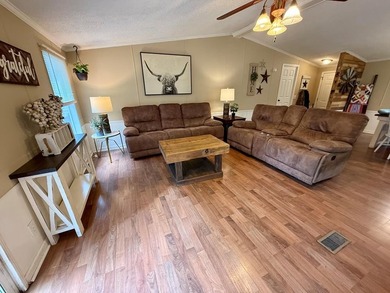 Rest and relax in this beautifully maintained 3-bedroom, 2-bath - photo 7