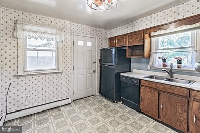 Welcome to this solidly built, one-owner ranch home located in - photo 6