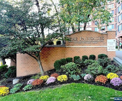 Welcome to THE PALISADES this move-in ready 1-bedroom - photo 1