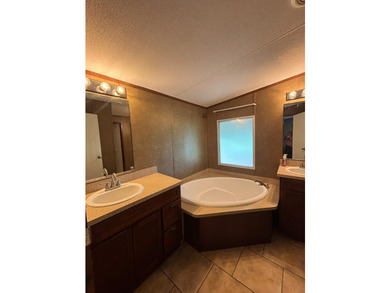Enjoy the perfect blend of comfort and functionality with this - photo 4