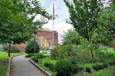 Beautifully one bedroom apartment just 1 block from Pershing - photo 11