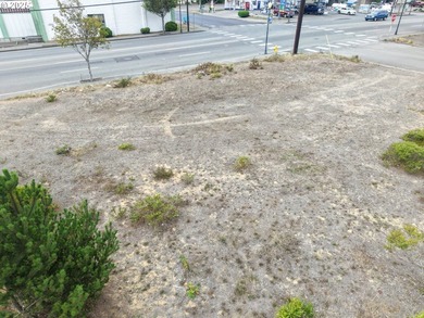 Prime 0.35-acre commercial parcel in Coos Bay. Approx. 125' x - photo 2