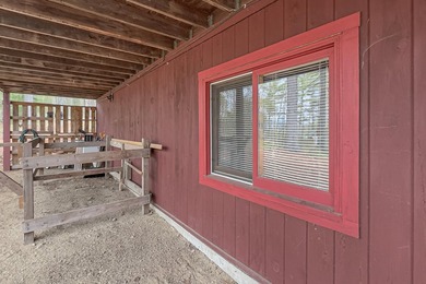 Cozy 2 BR, 2 Bath log sided home with knotty pine interior on a - photo 13