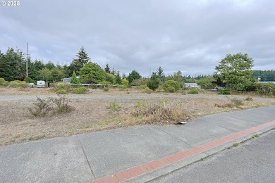 Prime 0.35-acre commercial parcel in Coos Bay. Approx. 125' x - photo 3