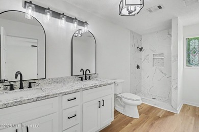Recently renovated and move-in ready, this spacious 4-bedroom, 2 - photo 14