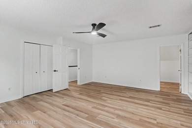 Recently renovated and move-in ready, this spacious 4-bedroom, 2 - photo 19