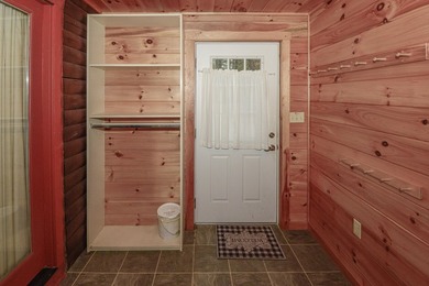 Cozy 2 BR, 2 Bath log sided home with knotty pine interior on a - photo 22