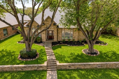 Wonderful single-story home offering tranquil canal views right - photo 2