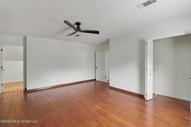 Recently renovated and move-in ready, this spacious 4-bedroom, 2 - photo 23