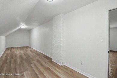 Recently renovated and move-in ready, this spacious 4-bedroom, 2 - photo 24