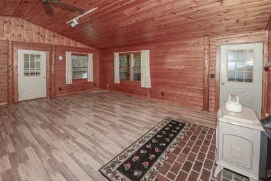 Cozy 2 BR, 2 Bath log sided home with knotty pine interior on a - photo 27