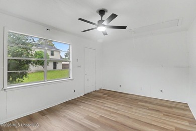 Recently renovated and move-in ready, this spacious 4-bedroom, 2 - photo 30