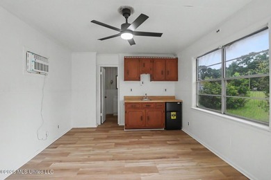 Recently renovated and move-in ready, this spacious 4-bedroom, 2 - photo 31