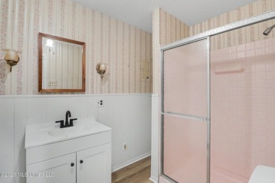 Recently renovated and move-in ready, this spacious 4-bedroom, 2 - photo 32